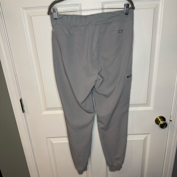 Figs Tansen Jogger Scrub Pants Gray with Red Drawstring Size Medium Tall GUC - Picture 3 of 6